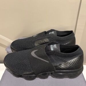 Nike Air VaporMax Flyknit 'Triple Black' in Men's Size 7
